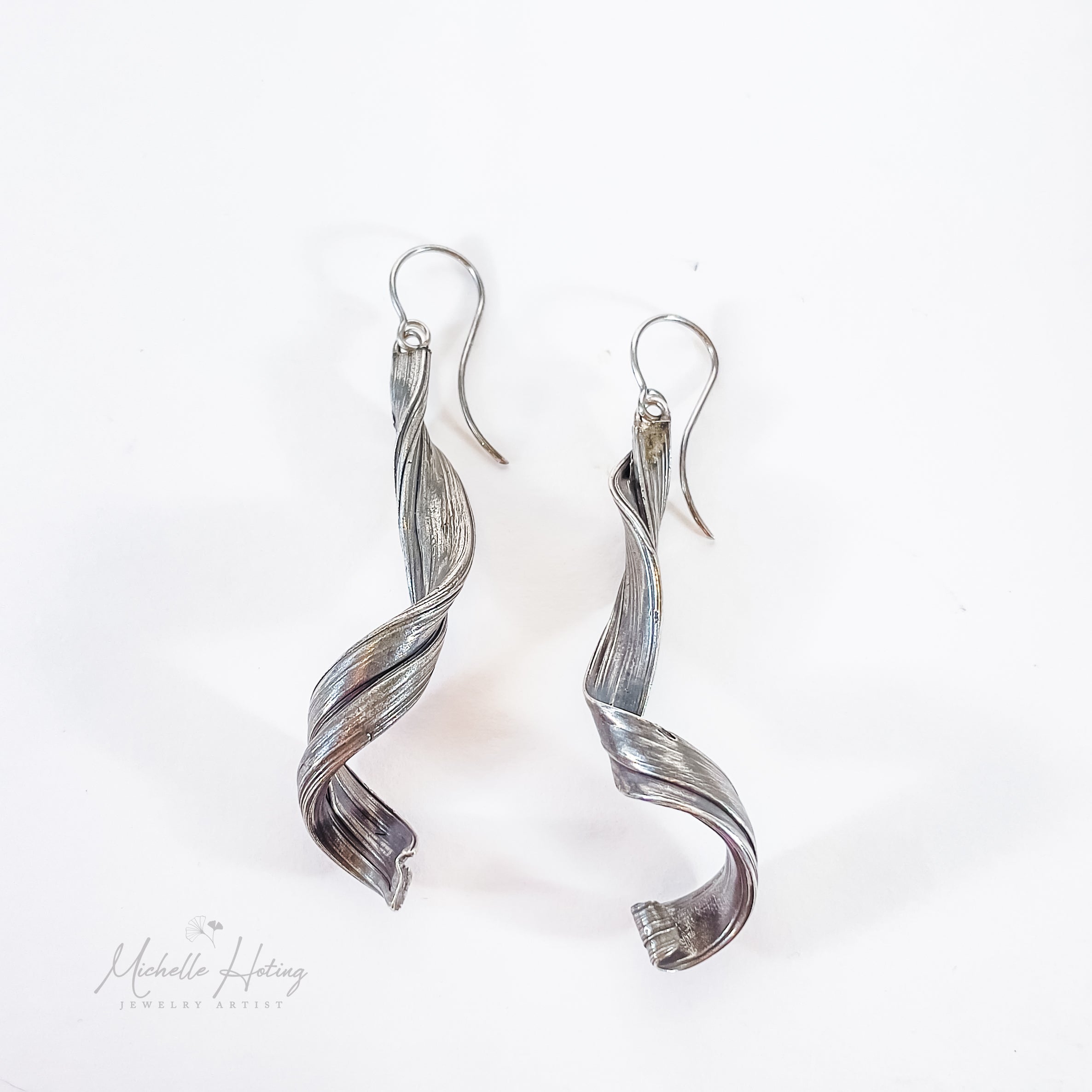 Mitsuro Hikime Ribbon Earrings